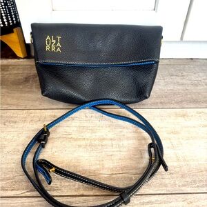 Nee  Altazurra reversible  mini duo Clutch.